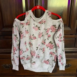 Open shoulder long sleeve top